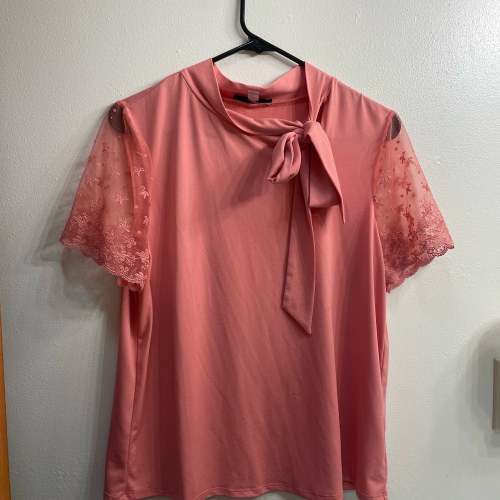 Cable & Gauge Pink Tie Front Short Sleeve Blouse